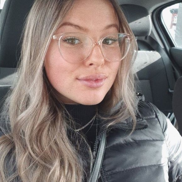 Meet your Posher, Sheila - Picture 1 of 1